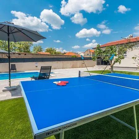 펜션 2 Bedroom Awesome In Sveti Fiilip I Jakov *