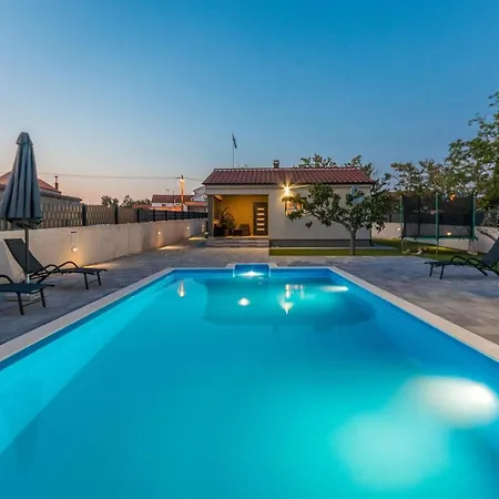 펜션 2 Bedroom Awesome In Sveti Fiilip I Jakov