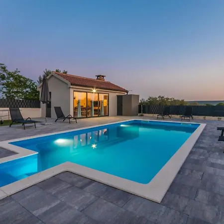 펜션 2 Bedroom Awesome In Sveti Fiilip I Jakov 스베티필립아이자코브