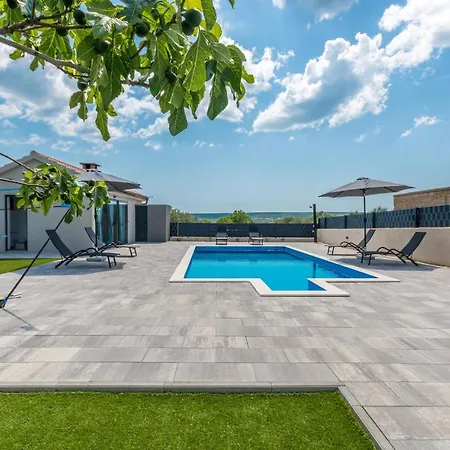 펜션 2 Bedroom Awesome In Sveti Fiilip I Jakov